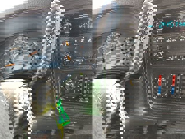 Used 2005 Chevrolet Silverado 2500 w/ Heavy-Duty Power Package image 13