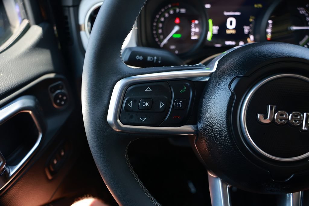 Used 2025 Jeep Wrangler Unlimited Sahara AWD/4WD image 23