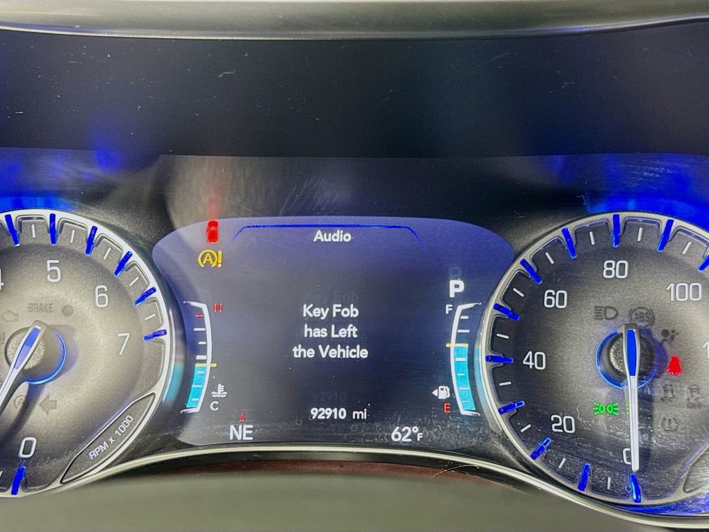 Used 2019 Chrysler Pacifica Limited w/ Tire & Wheel Group image 14