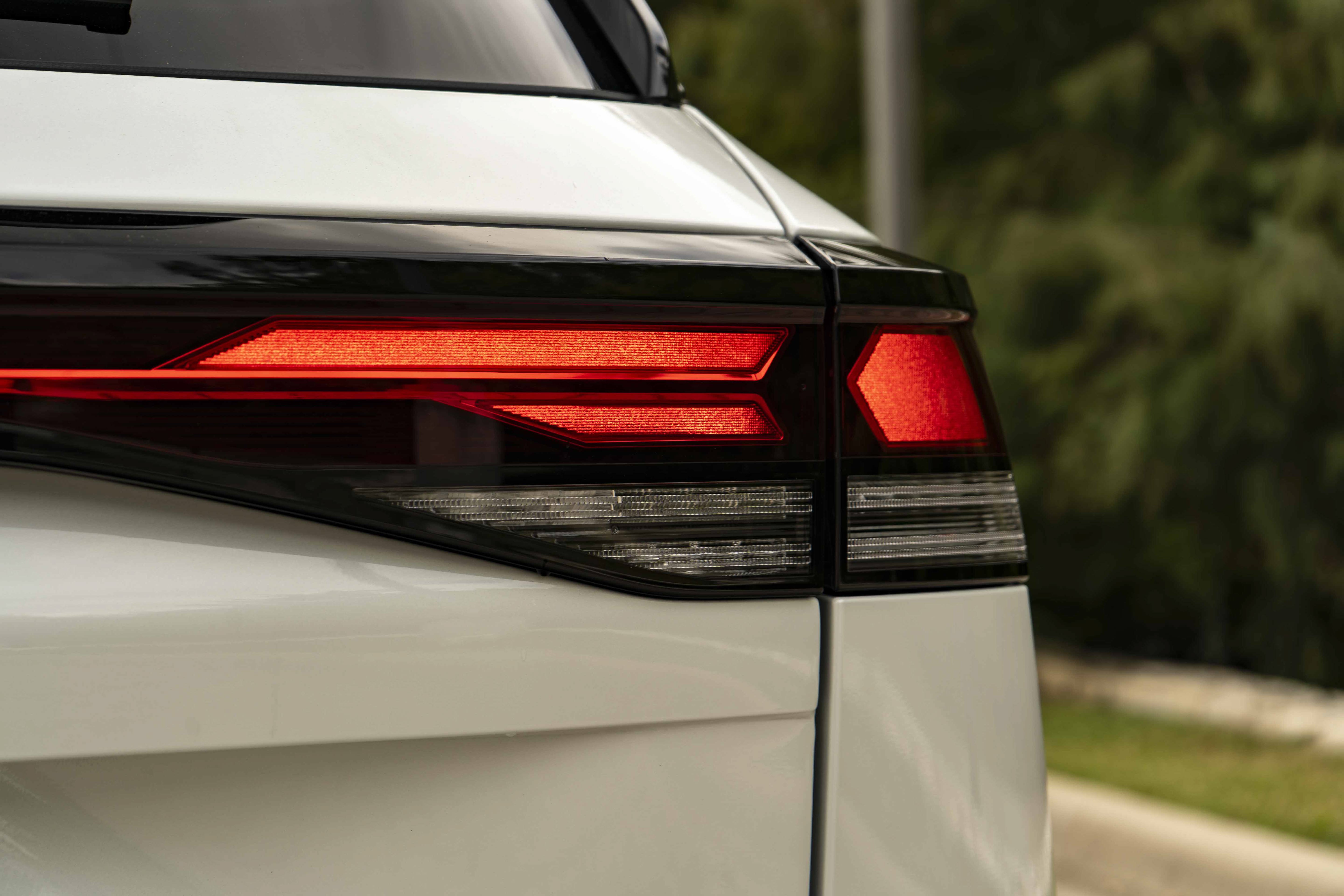 Certified 2026 Volkswagen Tiguan SE R-Line FWD image 12