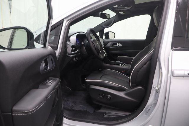 New 2026 Chrysler Pacifica Limited w/ S Appearance Package image 10