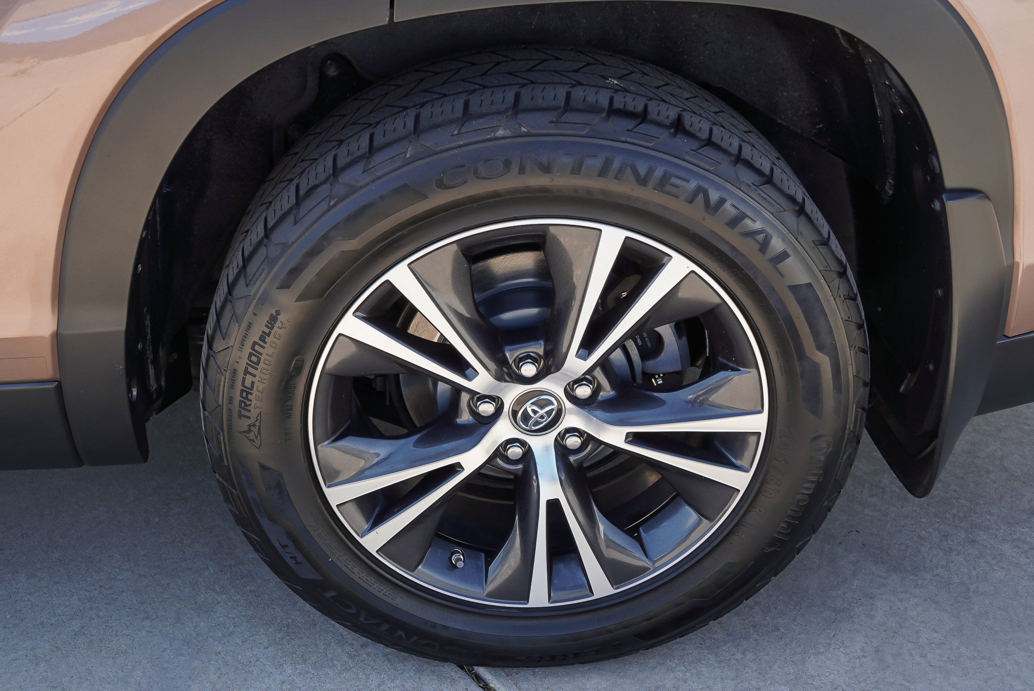 Used 2019 Toyota Highlander LE AWD/4WD image 13