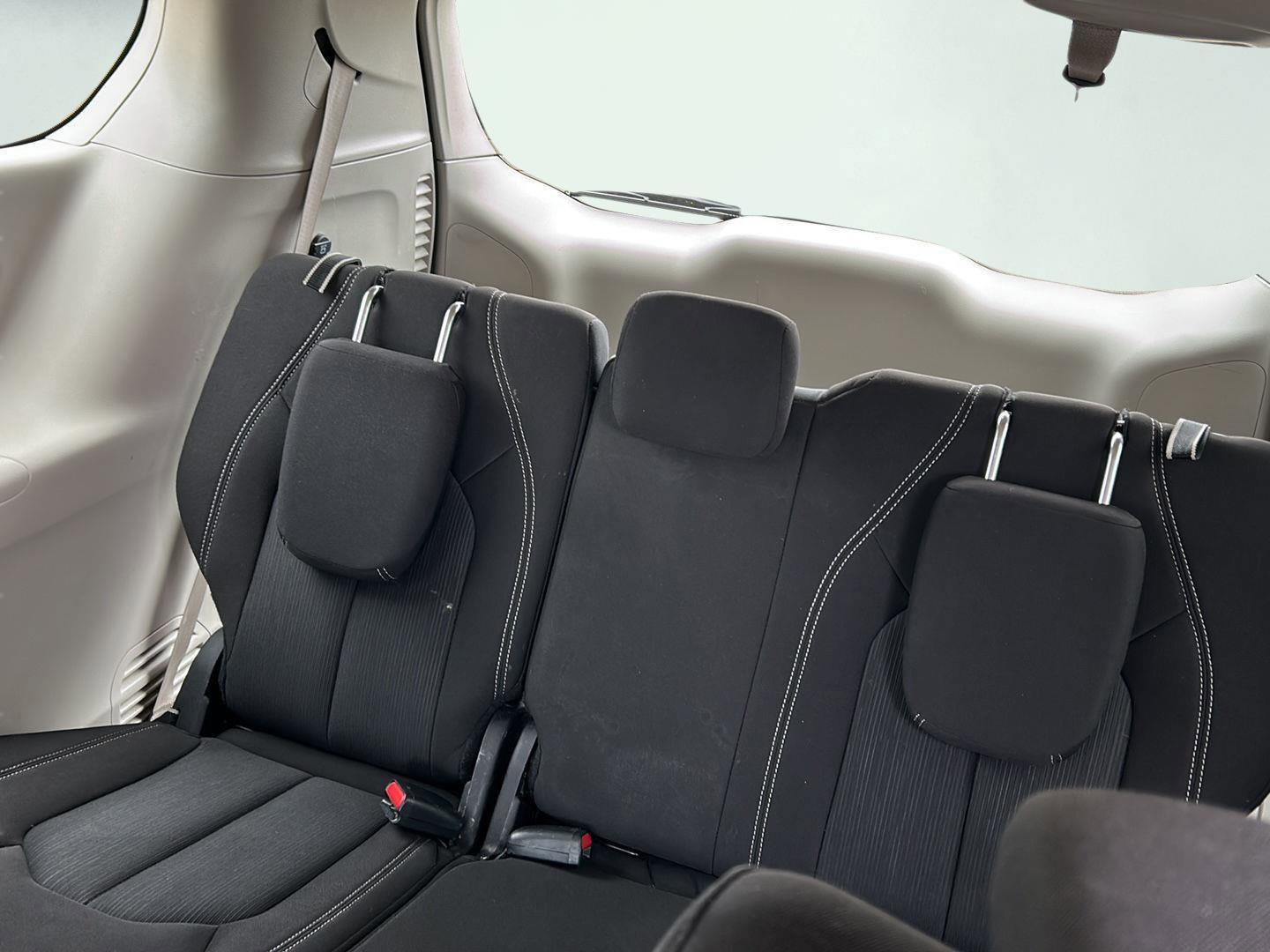 Used 2022 Chrysler Voyager LX FWD image 25