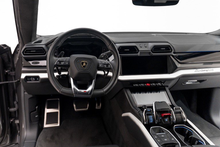 Used 2025 Lamborghini Urus SE AWD/4WD image 15