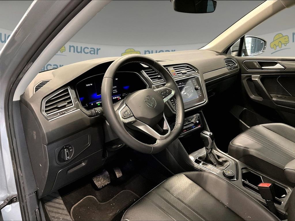 Used 2023 Volkswagen Tiguan SE w/ Panoramic Sunroof Package AWD/4WD image 12