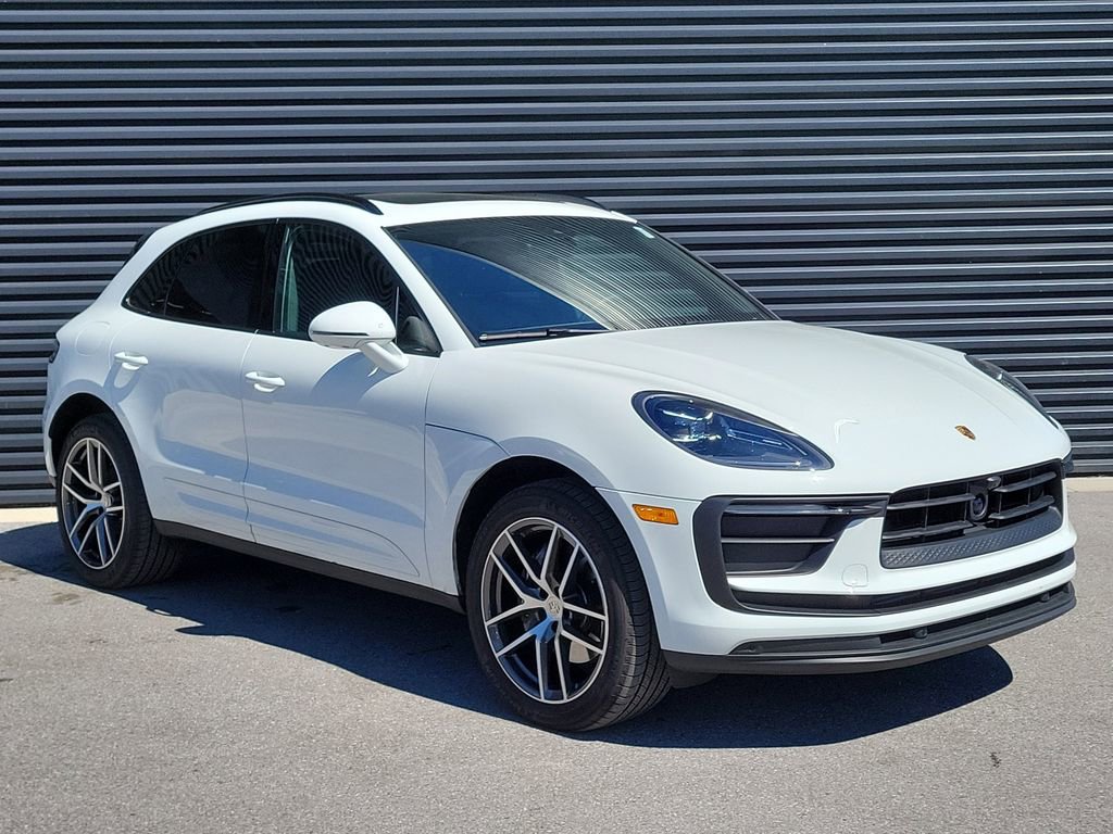 Certified 2025 Porsche Macan image 9