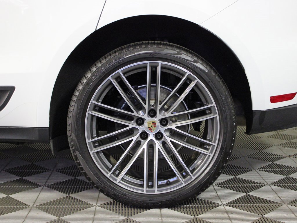 Used 2025 Porsche Macan w/ Premium Package Plus image 42
