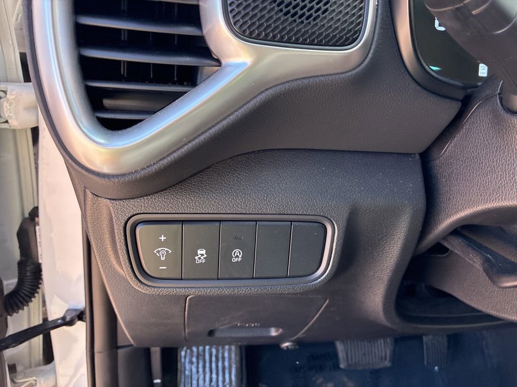 Used 2025 Kia Soul LX FWD image 21