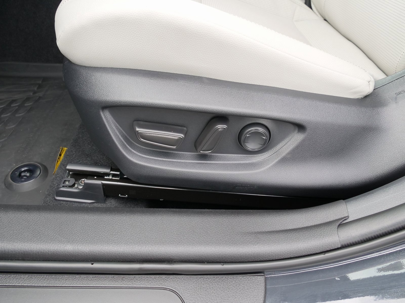 Used 2025 Toyota Camry XLE image 18