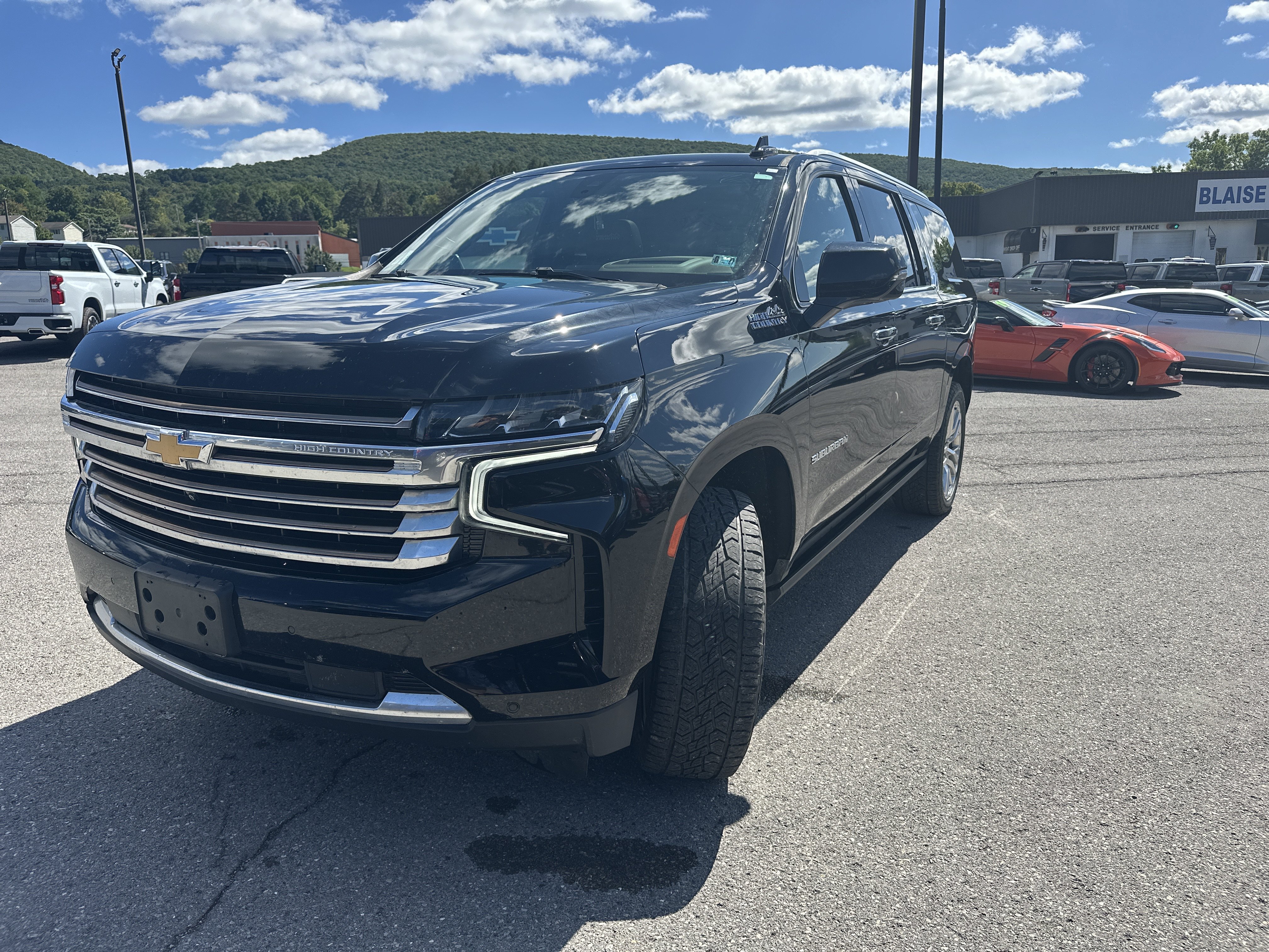 Used 2021 Chevrolet Suburban High Country w/ Premium Package AWD/4WD image 8