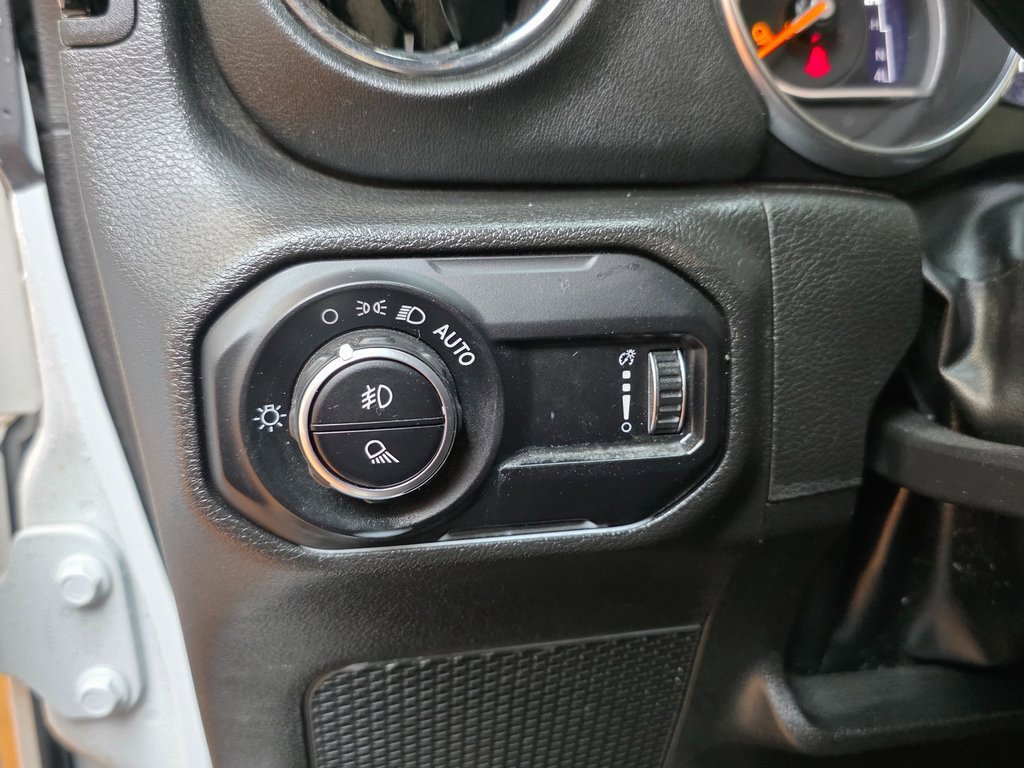 Used 2023 Jeep Gladiator Overland image 29