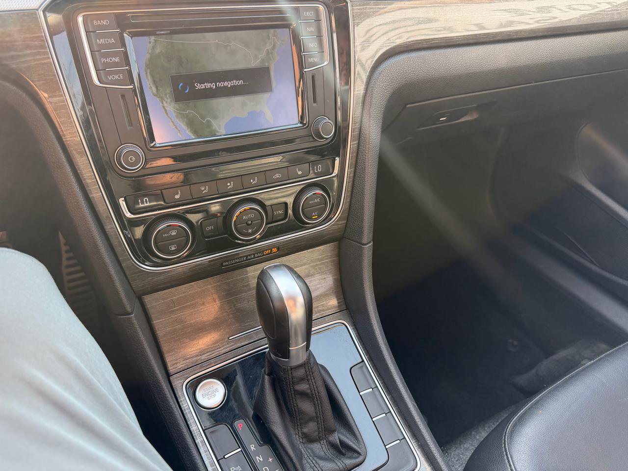 Used 2017 Volkswagen Passat 1.8T SEL Premium image 12