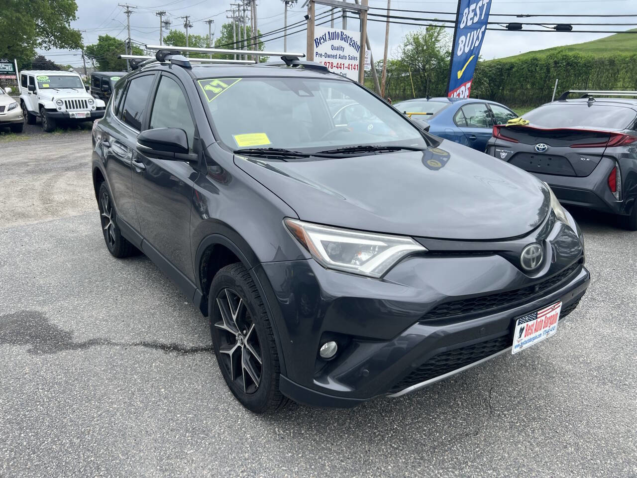 Used 2017 Toyota RAV4 SE image 5