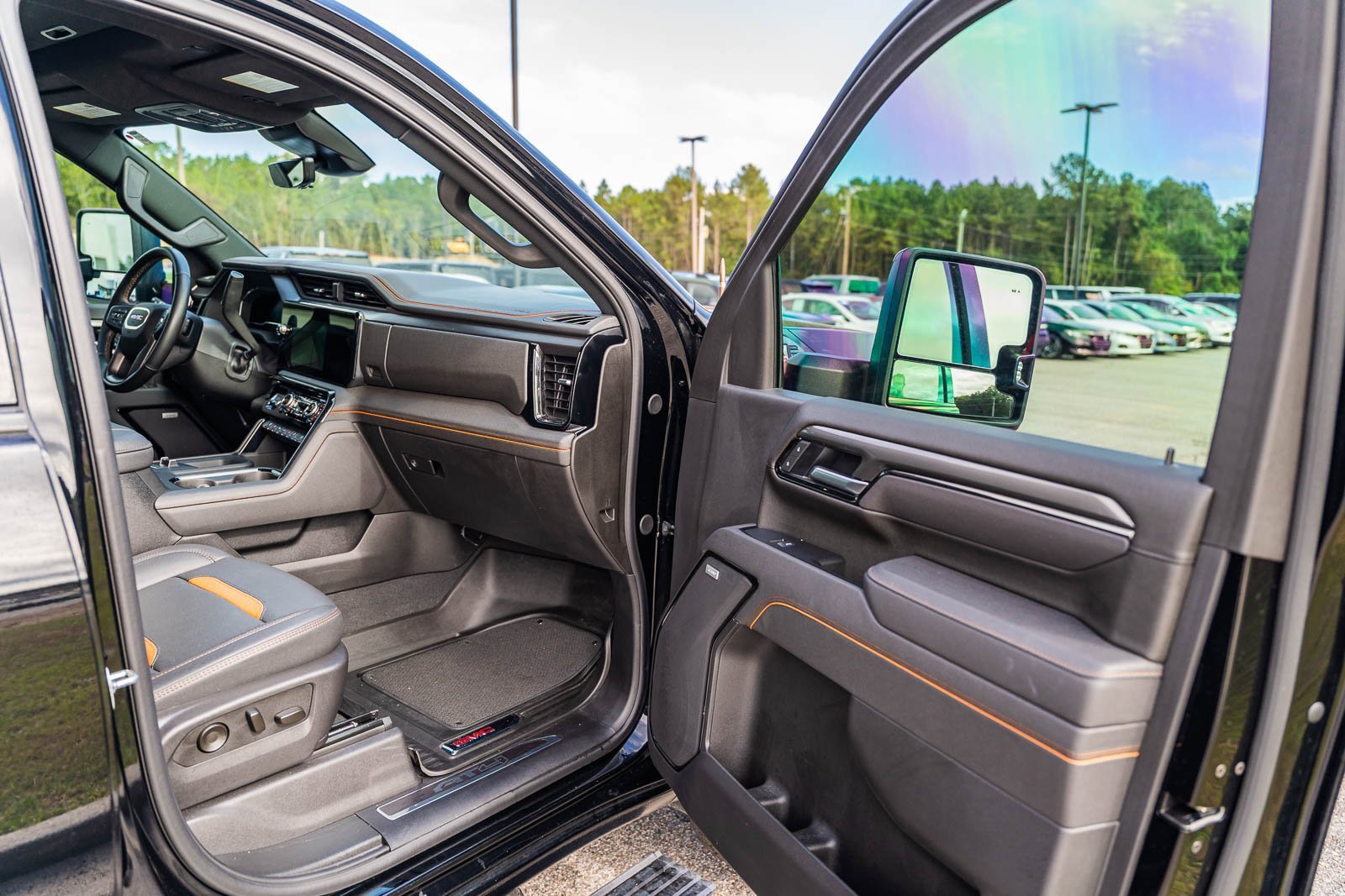 Used 2025 GMC Sierra 2500 AT4 w/ AT4 Premium Plus Package image 12