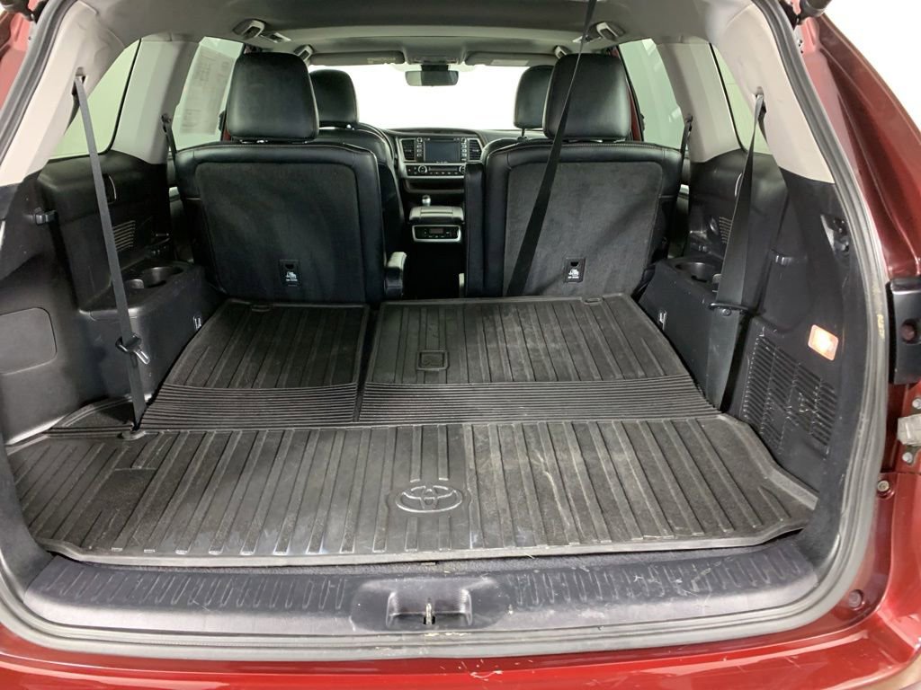Used 2018 Toyota Highlander XLE AWD/4WD image 14