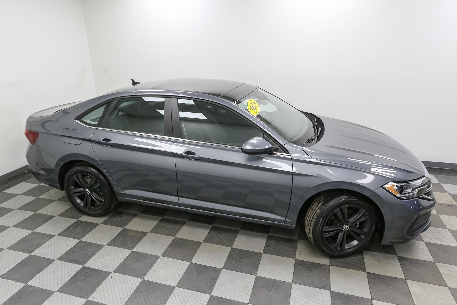 Certified 2024 Volkswagen Jetta SE image 5