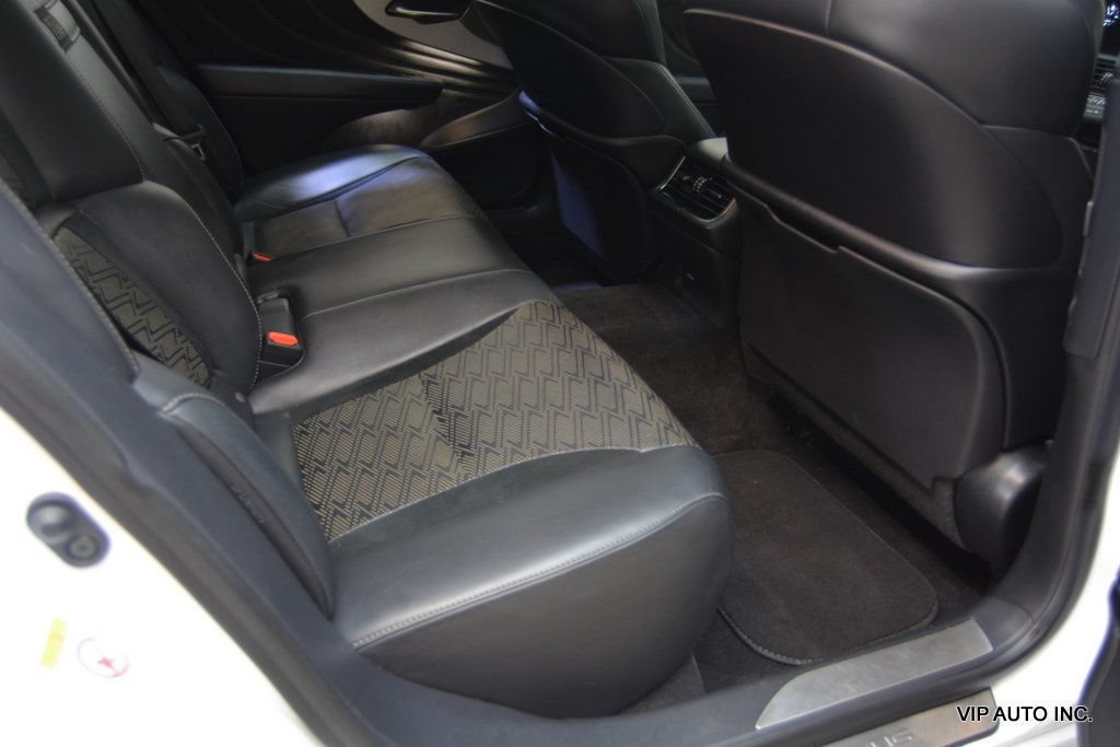 Used 2018 Lexus LS 500 F Sport w/ Accessory Package (Z1) RWD image 32