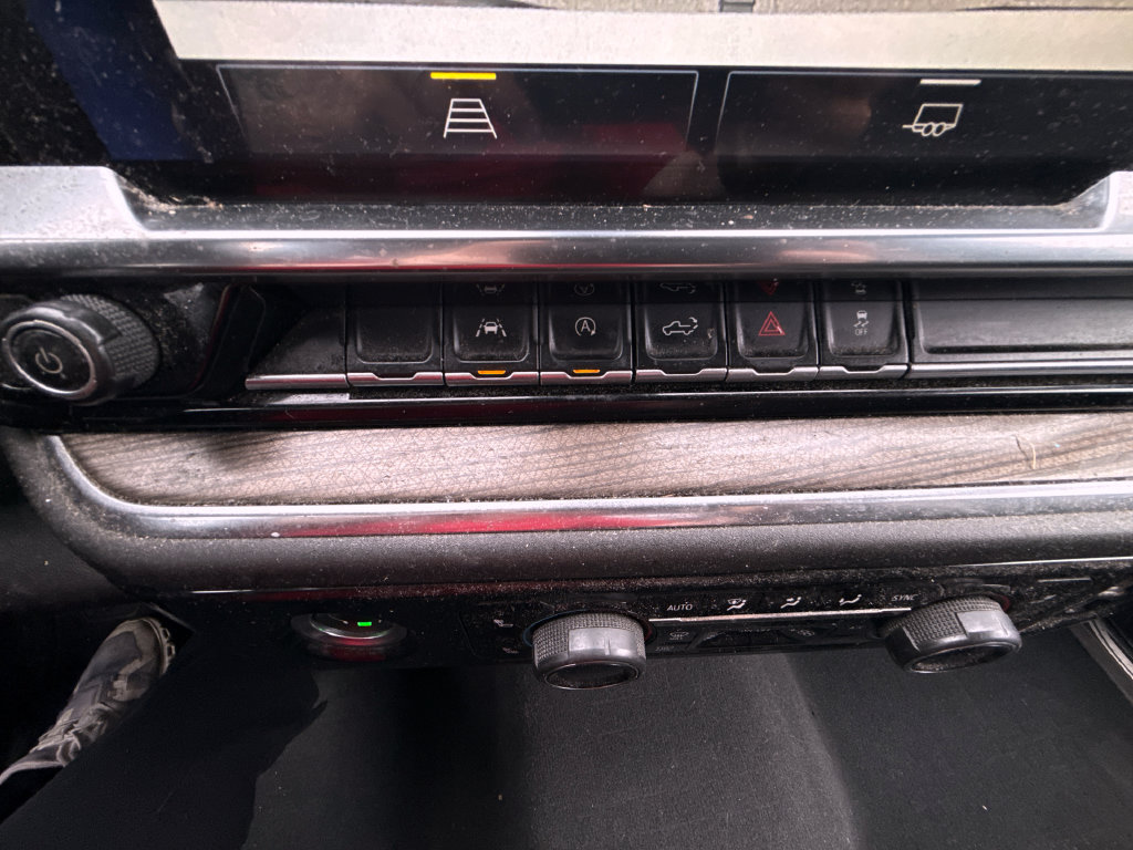 Used 2023 Chevrolet Silverado 1500 LT AWD/4WD image 21