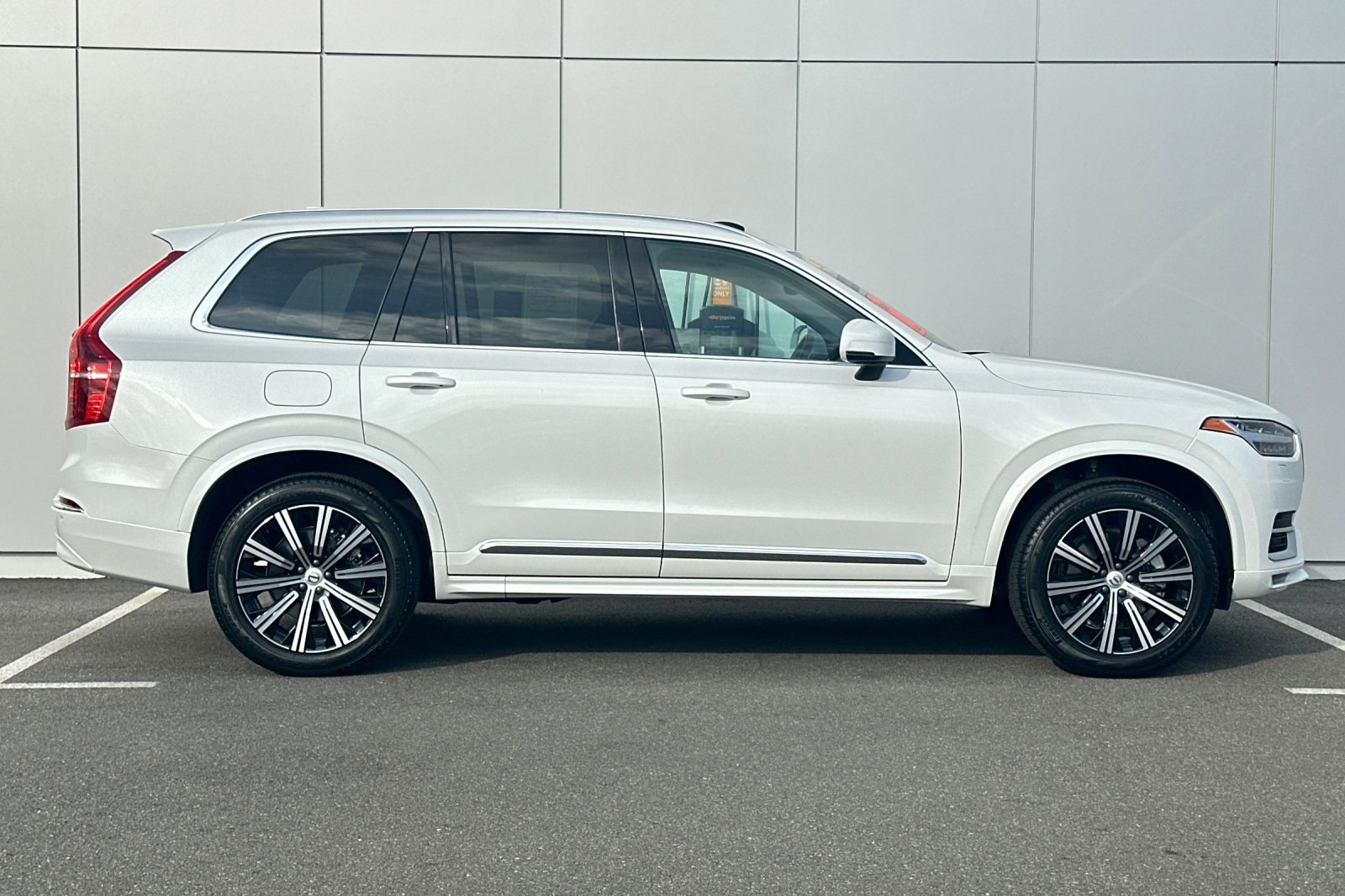 Certified 2025 Volvo XC90 B5 Core w/ Protection Package Premier image 6