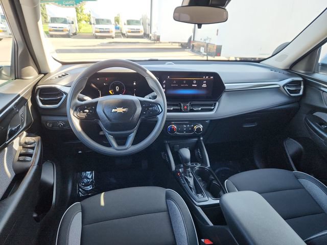 Used 2025 Chevrolet TrailBlazer LT AWD/4WD image 32