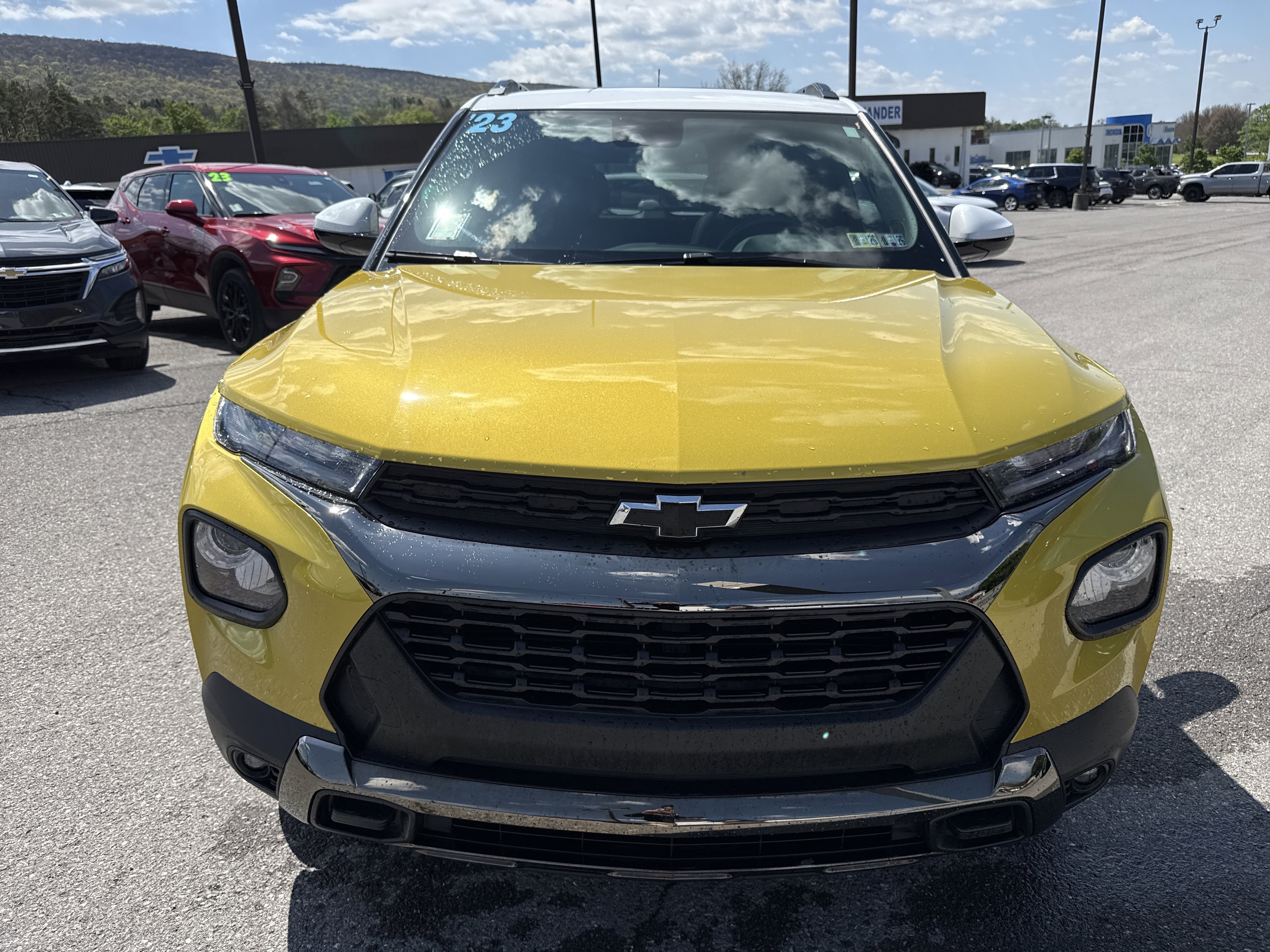 Used 2023 Chevrolet TrailBlazer ACTIV w/ Sun and Liftgate Package FWD image 9