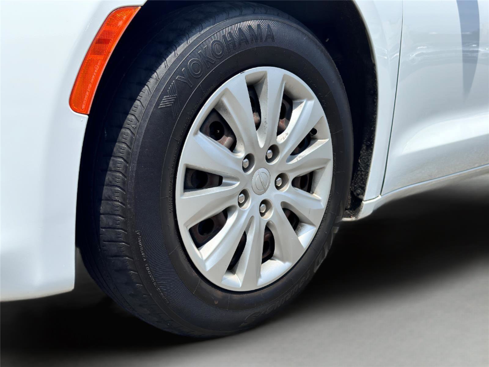 Used 2020 Chrysler Voyager L image 31