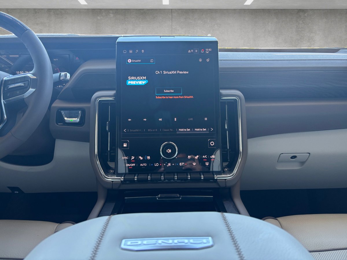 Used 2026 GMC Yukon XL Denali w/ Denali Reserve Package image 3