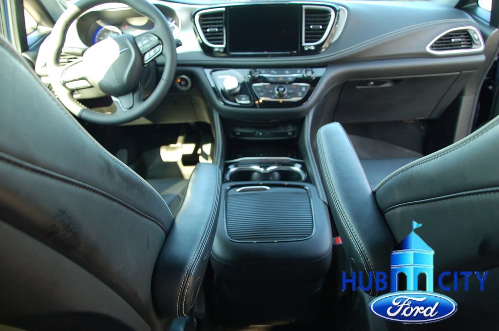 Used 2023 Chrysler Pacifica Limited w/ Uconnect Theater Family Group AWD/4WD image 19