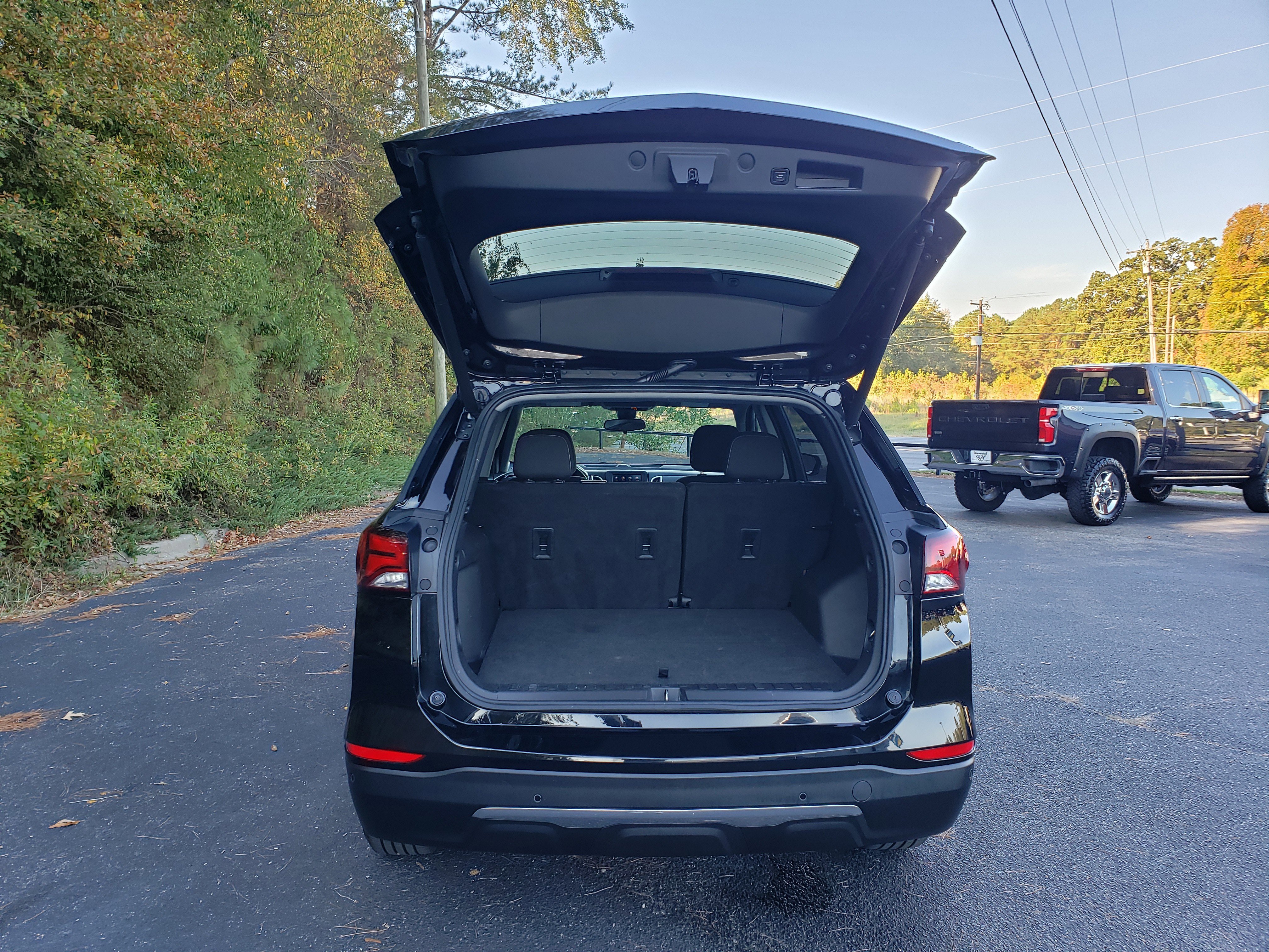 Used 2022 Chevrolet Equinox LT w/ Driver Convenience Package image 8