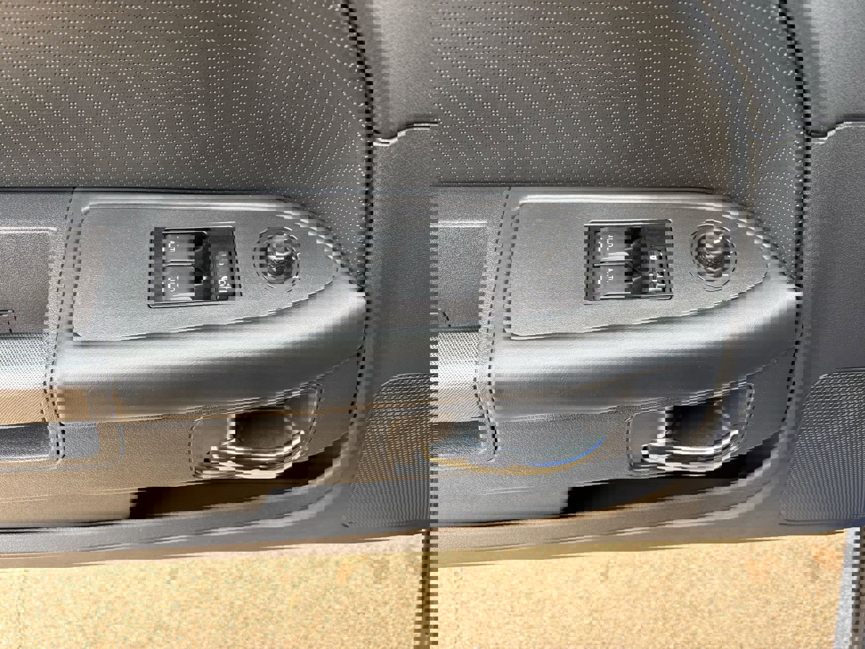 Used 2012 Dodge Challenger SXT Plus image 13