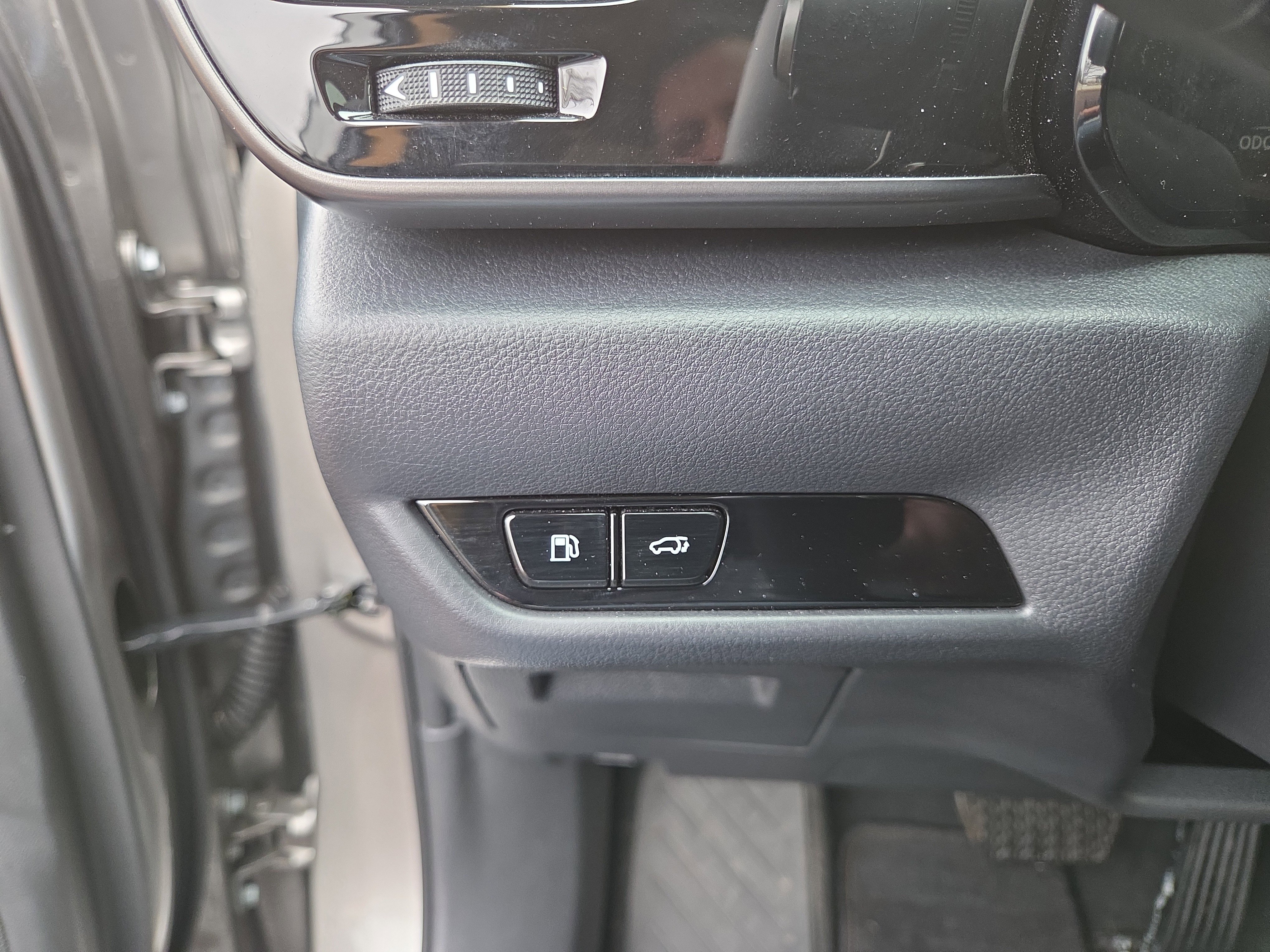 Certified 2025 Lexus NX 350 AWD w/ Accessory Package (2T) image 32