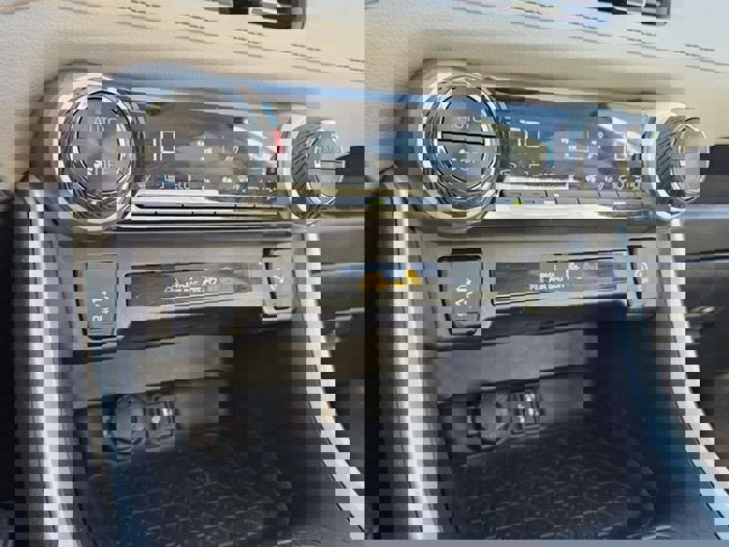 Used 2023 Toyota RAV4 XLE Premium image 25