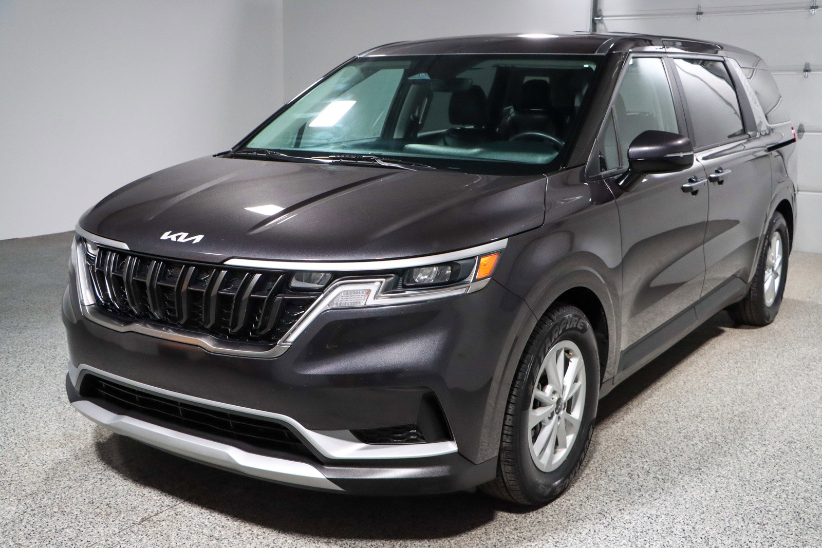 Used 2024 Kia Carnival LX image 32