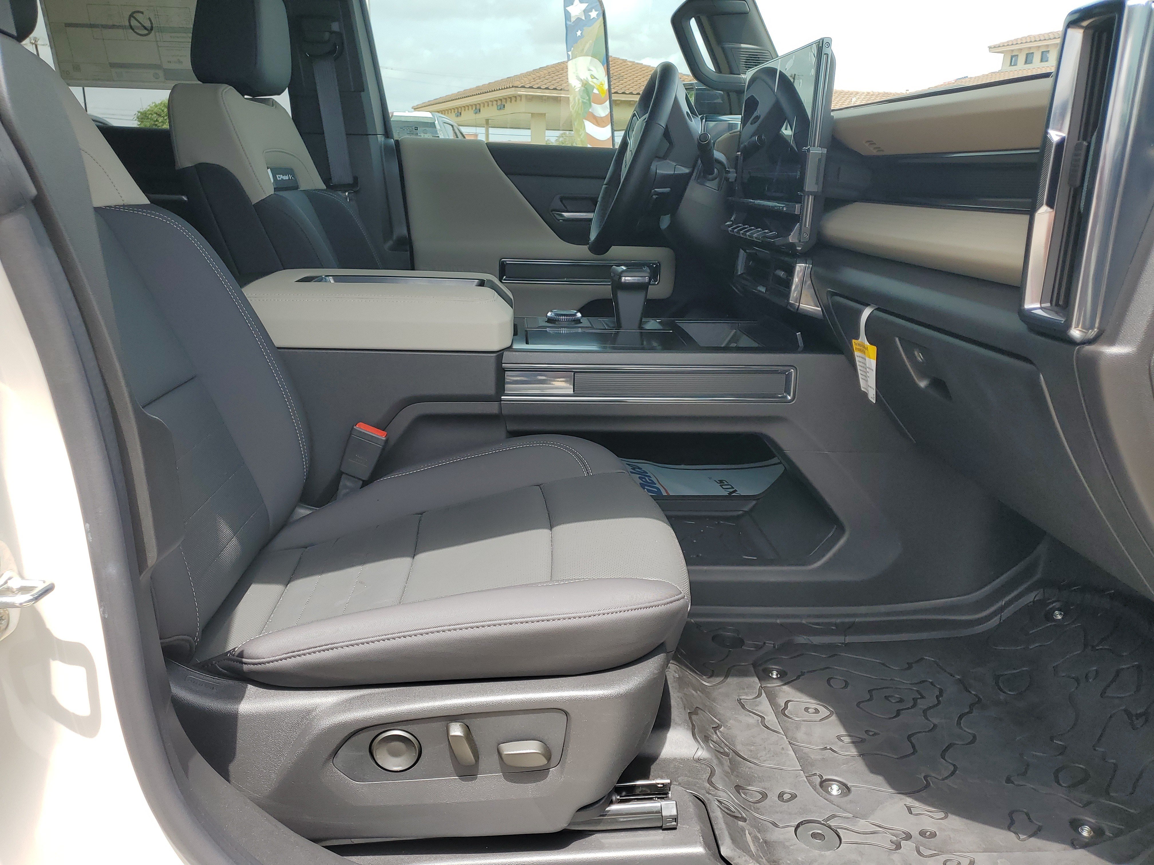 New 2026 GMC Hummer EV SUV w/ LPO, Roof Cross Rail Package AWD/4WD image 10