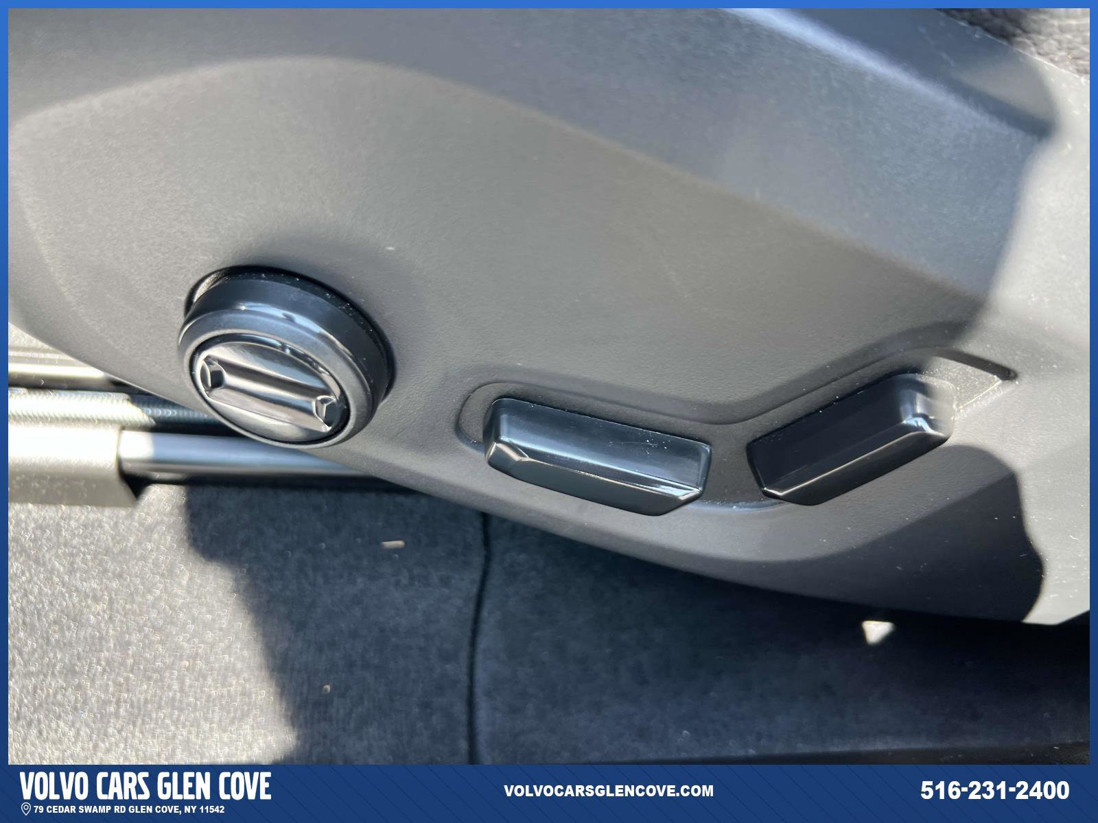 Certified 2025 Volvo XC60 T8 Plus w/ Protection Package Premier image 17