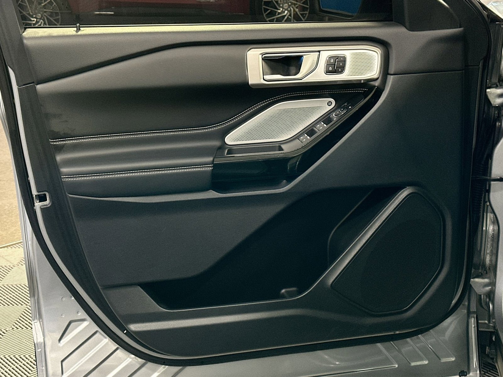 Used 2024 Ford Explorer ST w/ Equipment Group 401A image 15