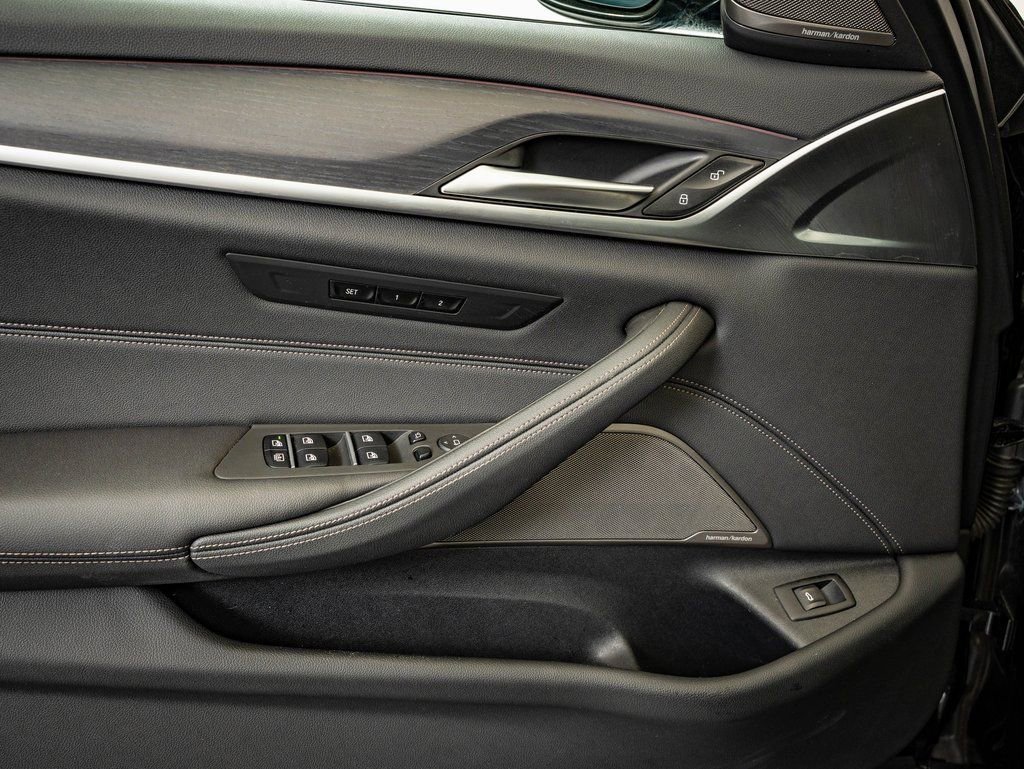 Used 2023 BMW 540i xDrive w/ Executive Package image 25