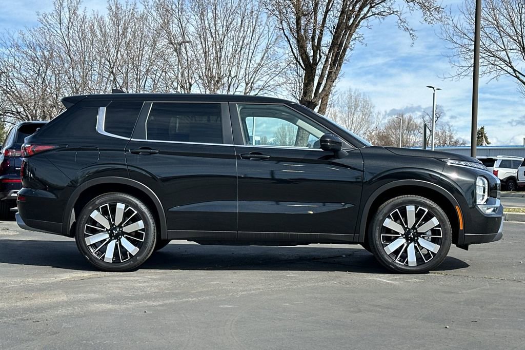 New 2026 Mitsubishi Outlander SE AWD/4WD image 3
