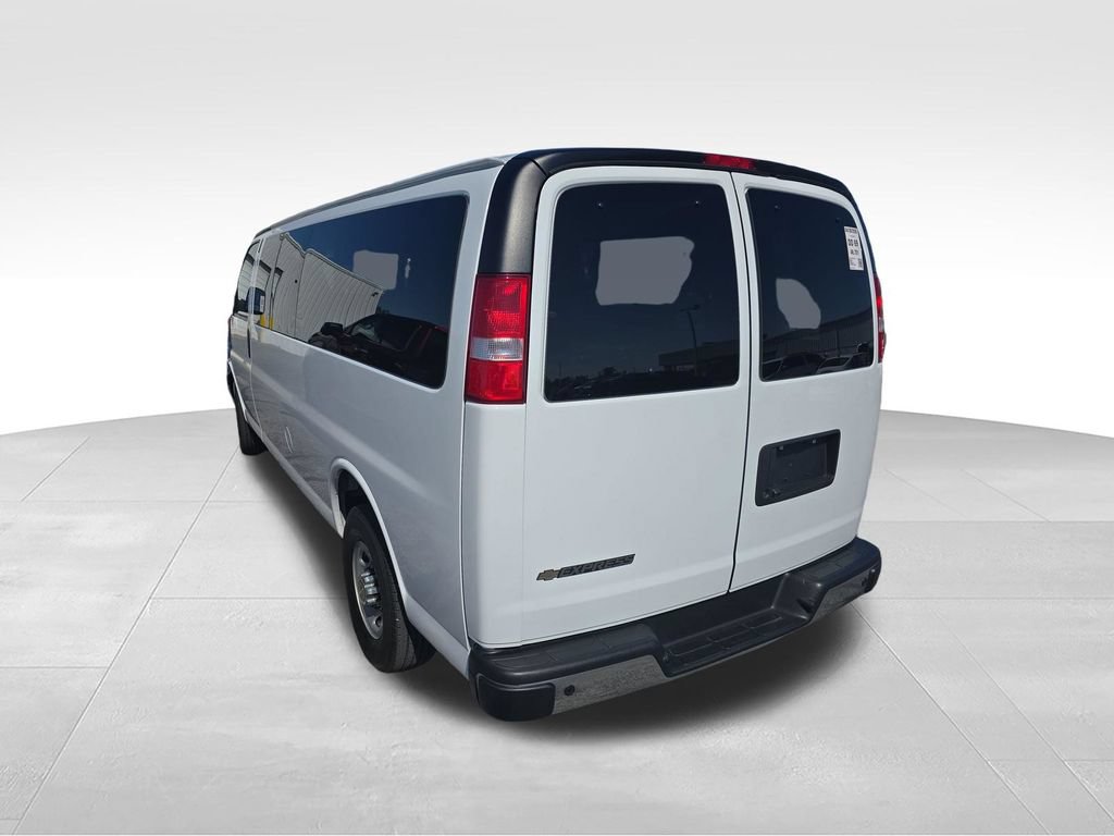Used 2024 Chevrolet Express 3500 LT w/ LT Preferred Equipment Group RWD image 6