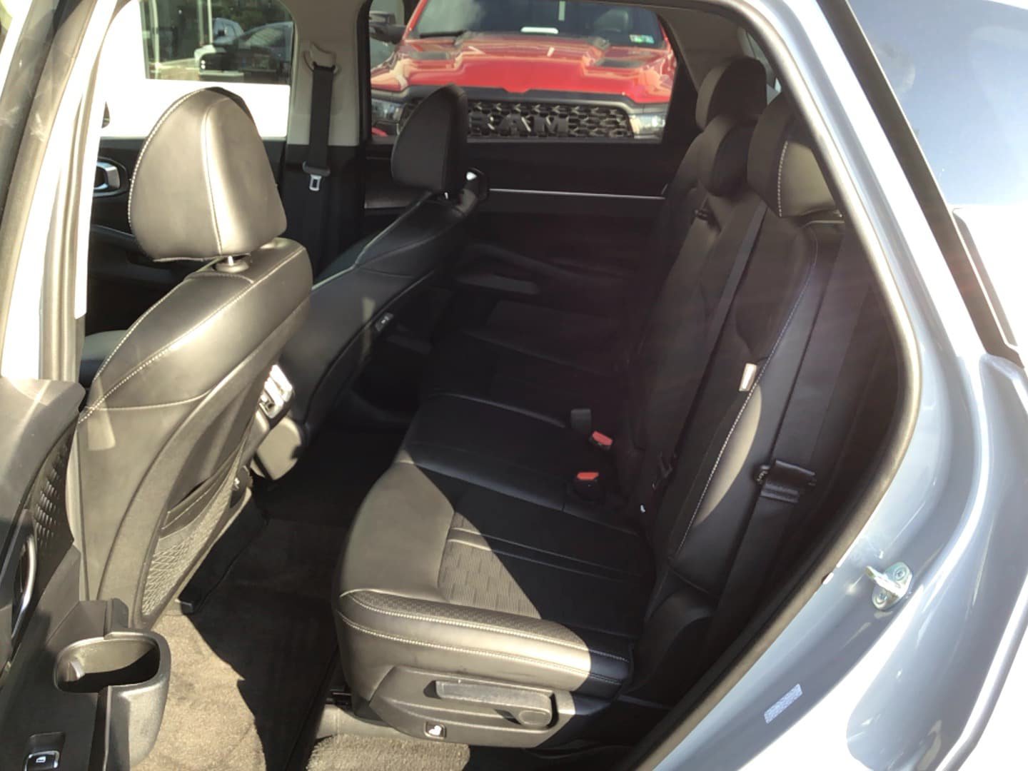 Used 2025 Kia Sorento S AWD/4WD image 8