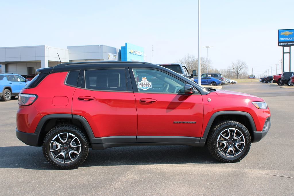 Used 2025 Jeep Compass Trailhawk image 11