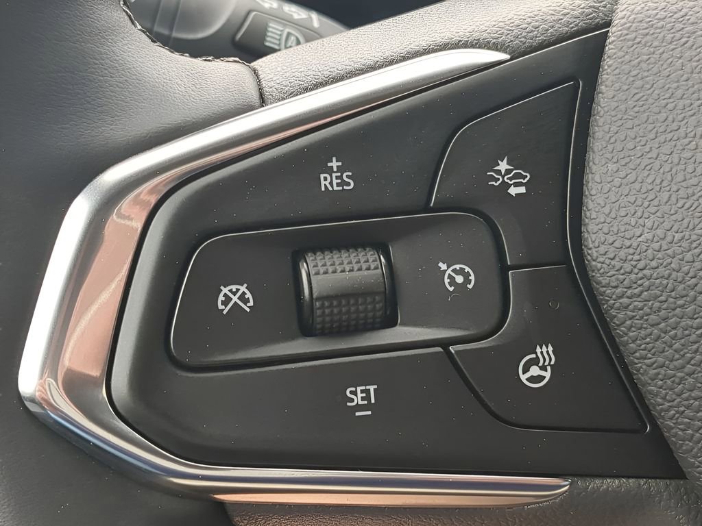 Used 2025 Chevrolet Trax LT w/ LT Convenience Package image 25