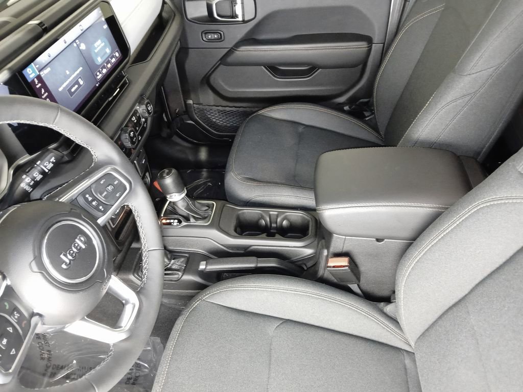 Used 2025 Jeep Wrangler Unlimited Sahara image 16