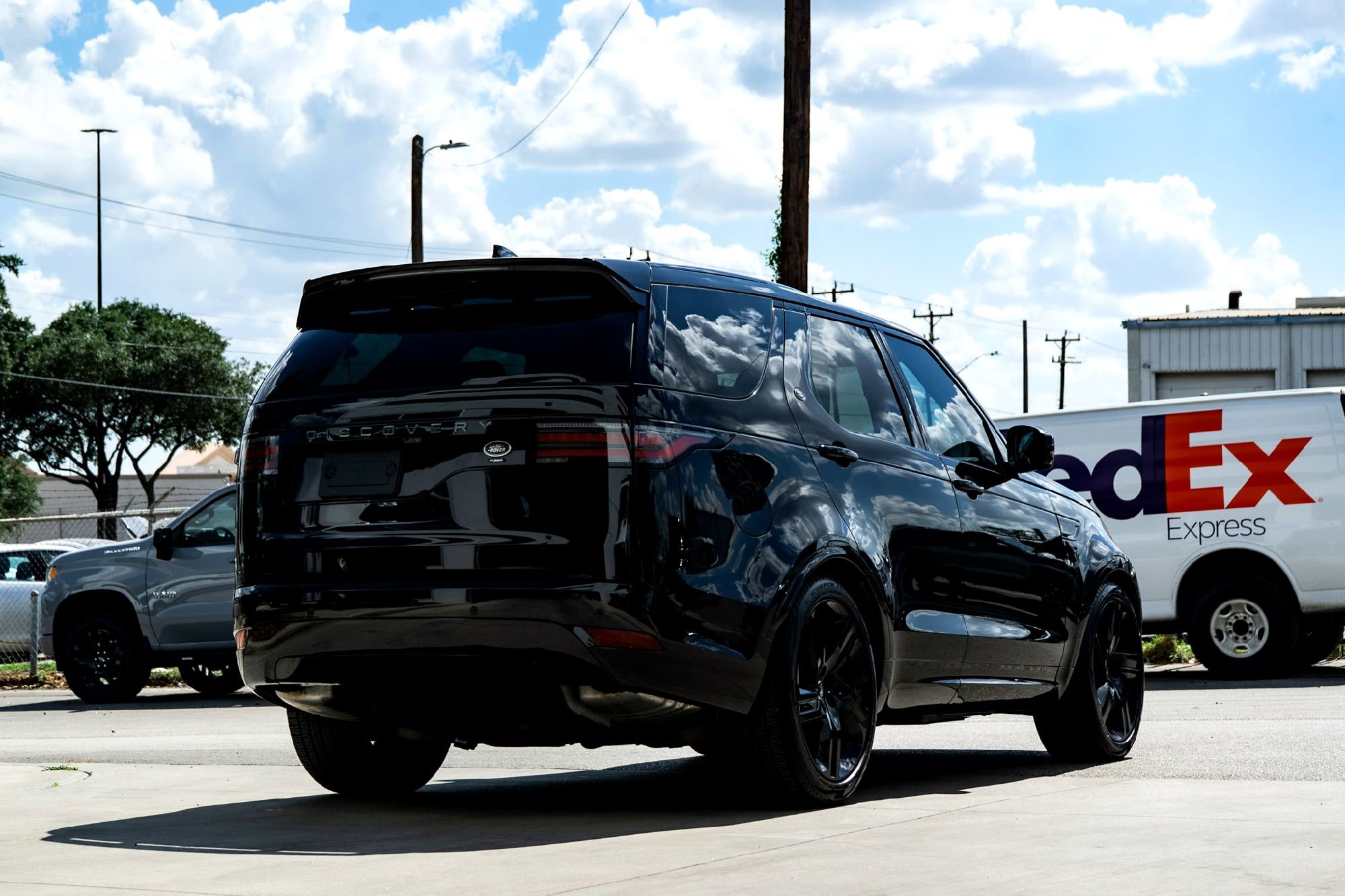 Used 2023 Land Rover Discovery HSE R-Dynamic image 6