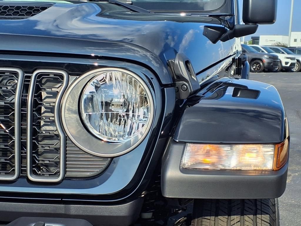 New 2025 Jeep Gladiator Sport image 22