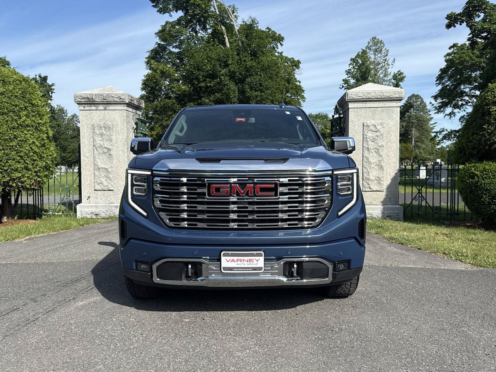 Used 2025 GMC Sierra 1500 Denali AWD/4WD image 2