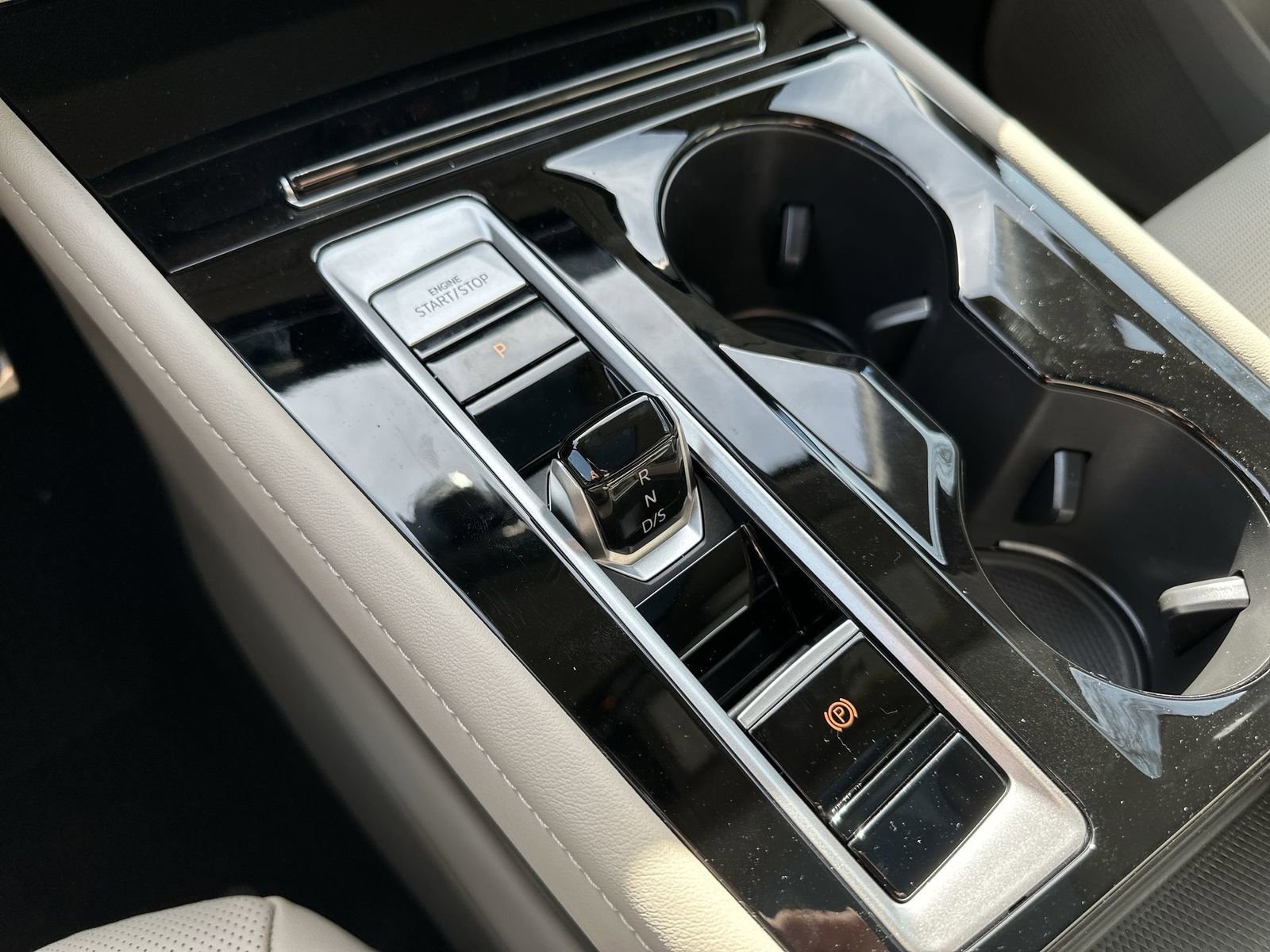 New 2025 Volkswagen Atlas SEL Premium R-Line image 21