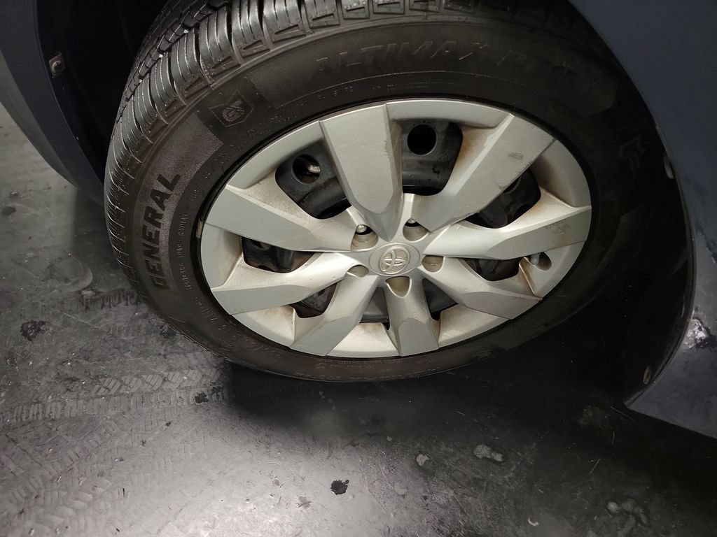Used 2014 Toyota Corolla LE FWD image 13