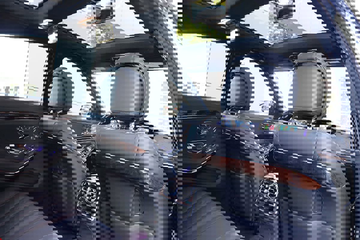 Used 2019 Mercedes-Benz S 560 Sedan w/ AMG Line Exterior image 37