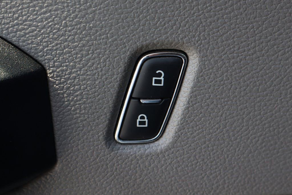 Used 2020 Ford F550 2WD Regular Cab Super Duty image 22